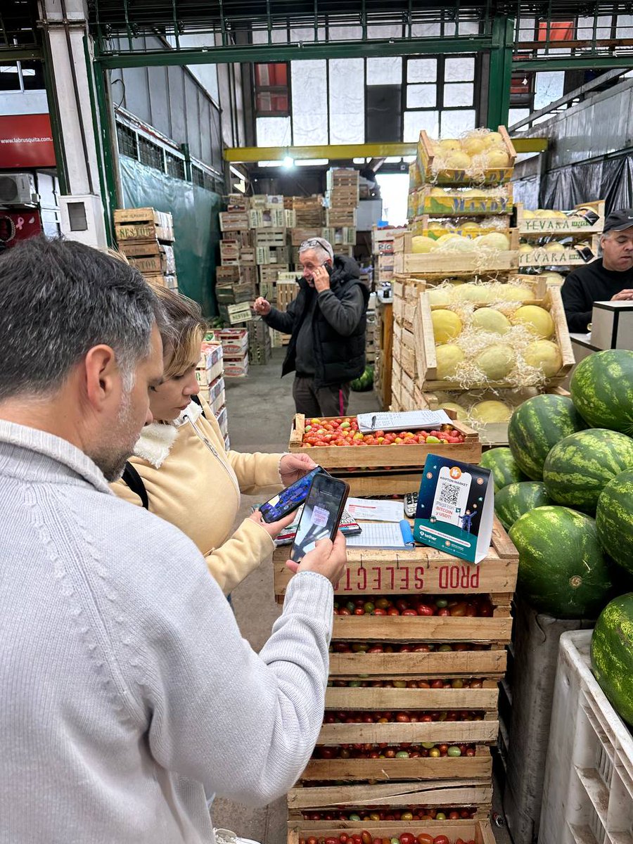 paoloardoino's tweet photo. Argentina is experiencing a massive adoption of Bitcoin & $USDt enabled by several collaborations Tether is developing with local companies and institutions.
Its amazing to see that in Buenos Aires a citizen or a tourist can pay in USDt at a shop, that shop can source their products from distributors in $USDt and again at the Mercado Central (one of the biggest in latam) the distributors, restaurants, hotels can buy fruits, vegetables, meat and what they need also in $USDt. Protecting their finances from the continuous devaluation of the Pesos.