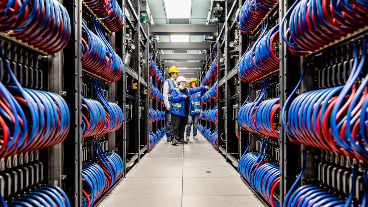 intelnews's tweet image. Today Intel announced that 23 new systems are in the TOP500 list, including … 
4 new Intel-based systems ranking in the top 10.
Aurora supercomputer ranking No. 2 with a partial system run. 

Learn more about Intel’s commitment to HPC. #SC23 #IntelAI intel.ly/3QKavHk