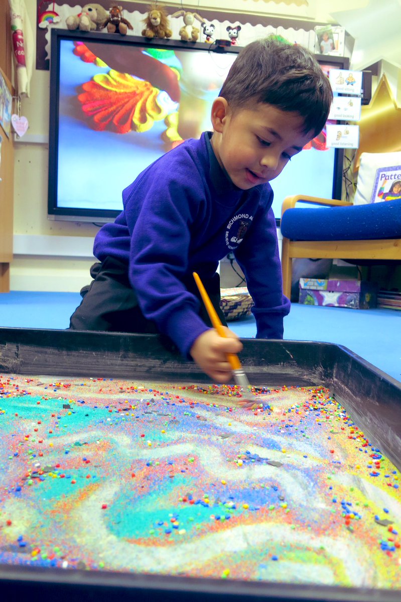 misssmythe_HT's tweet photo. During our celebrations of Diwali, we created our own Rangoli patterns. The children were truly mesmerised with the different patterns β¨β¨
#EYFS #EarlyYears #EY #Diwali #RangoliPatterns https://t.co/pZ5fN5hKqn