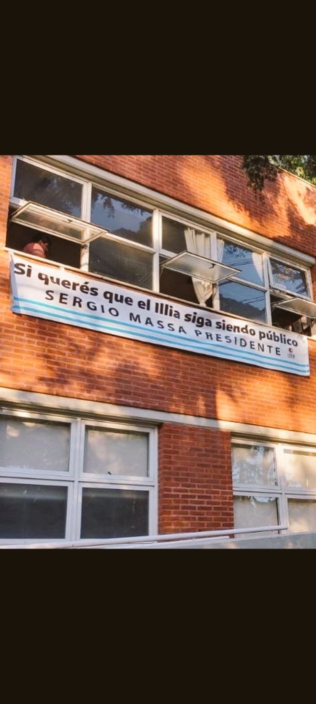 nestorjuanlofr1's tweet photo. @NikiNikitaLiana Nació con la libertad y la democracia de diciembre del 83 para ser un faro más de la democracia naciente y modelo de la escuela secundaria sin banderas políticas partidarias y el kirchnerismo lo ha convertido en una unidad básica. https://t.co/f1o7HDoe6w