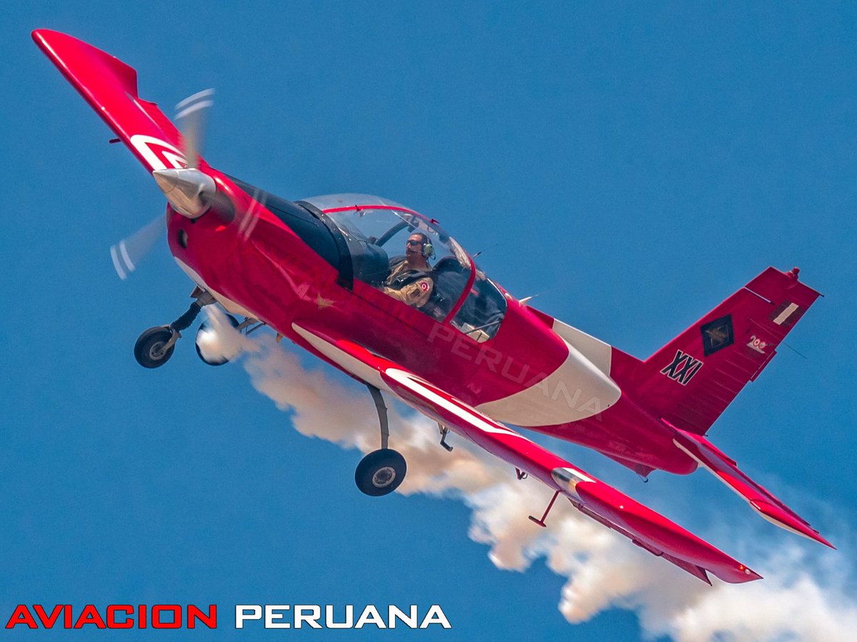 AviacionPeruana's tweet photo. Moravan Zlin 242L de la Escuadrilla Acrobática Bicolor de la Fuerza Aérea del Perú en pleno vuelo de demostración.

https://t.co/91lLYtGtjZ

#escuadrillabicolor #ea611 #Bicolor #fap #fuerzaaereadelperu #zlinaircraft #z242l #moravan #Zlin242 https://t.co/63XMV8WlgA
