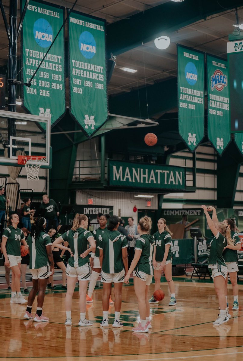 Manhattan_WBB's tweet photo. 🔋ENERGY🔋
Swipe to see our amazing practice guys🤩
📸IG: @ shesjac🔥🔥
#playGREEN https://t.co/Rj8qZReQbh
