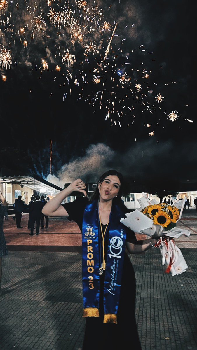 kat_jimx's tweet photo. graduada🤭 https://t.co/yS4wjAlMeM