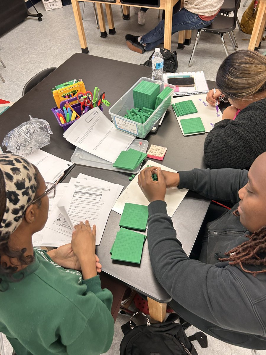 Preservice teachers @UNT_COE practicing systematic instruction, using mathematically accurate vocabulary, multiple visual representations, and immediate feedback. 👏🏼 👏🏼 👏🏼 #mathintervention #mtss #SpecialEducation #evidencebasedpractices
