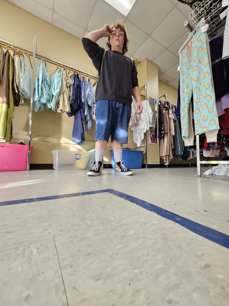 n0nahbaby's tweet photo. #JortedBeyondRecognition inside the damn ass @GoodwillIntl and i gotta give them a shoutout. 95% of my wardrobe comes from yall and thats pretty chill. #InDenimWePray for affordable clothing from underpaid employees. #InJeansusName #GetJorted #Jamen #PayYourEmployeesMorePlease https://t.co/IE35O5YajW