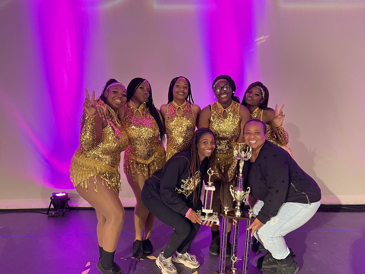 fdhsauxiliary's tweet photo. Shout out to the BIG, the BOLD, the BLACK &amp; GOLD! 💛🖤Mindless Behavior/Scream Tour fans! This one was for y’all! 😌 So grateful to have been apart of the return of Battle of the Dancelines ATL💜 2nd Place HBCU style stage routine &amp; stands! #Northstarettes #GoldenSilk #APSArts https://t.co/Op9QcNiQqb