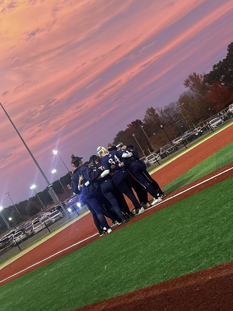 Proud of these girls! They went 5-2 on the weekend finishing 3rd in the Stars Over MS tournament! 

More importantly, THANK YOU to all the coaches that watched our games. It was a good weekend all around 💙🧡💙🧡