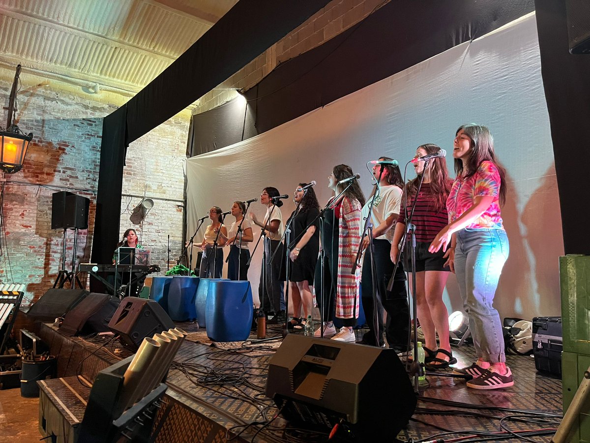 LATASONICA's tweet photo. Y así pasó otra edición de 𝐄𝐱𝐩𝐞𝐫𝐢𝐞𝐧𝐜𝐢𝐚 𝐋𝐚𝐭𝐚𝐬𝐨́𝐧𝐢𝐜𝐚🎶
Gracias Coralinas y Carmen Pi por compartir su música y experiencia.
Gracias a todas las personas que fueron parte🙌🏼
Sigue creciendo la 𝐂𝐨𝐦𝐮𝐧𝐢𝐝𝐚𝐝 𝐋𝐚𝐭𝐚𝐬𝐨́𝐧𝐢𝐜𝐚. 
¡Esto continúa! 💪🏼 https://t.co/jqdnsFrOYe