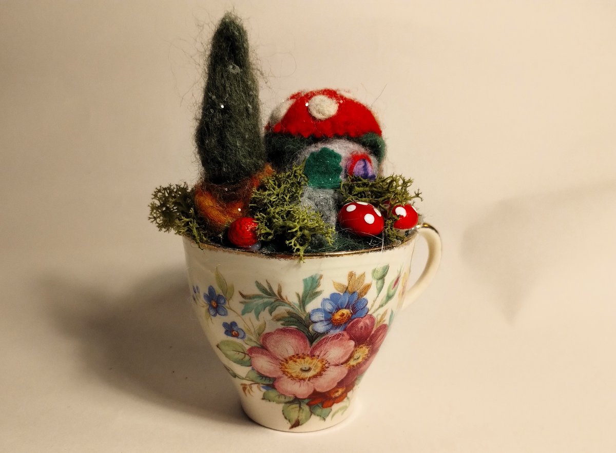 Ladyknowles's tweet photo. My lovely mam has a talent for needle felting and has very kindly created some items for my shop. Available to buy at:

https://t.co/1hTGEVMrMv

#needlemouse #needlefelting #crafting #etsyshop #handmade #handmadegift https://t.co/4wBLCQ9OXR