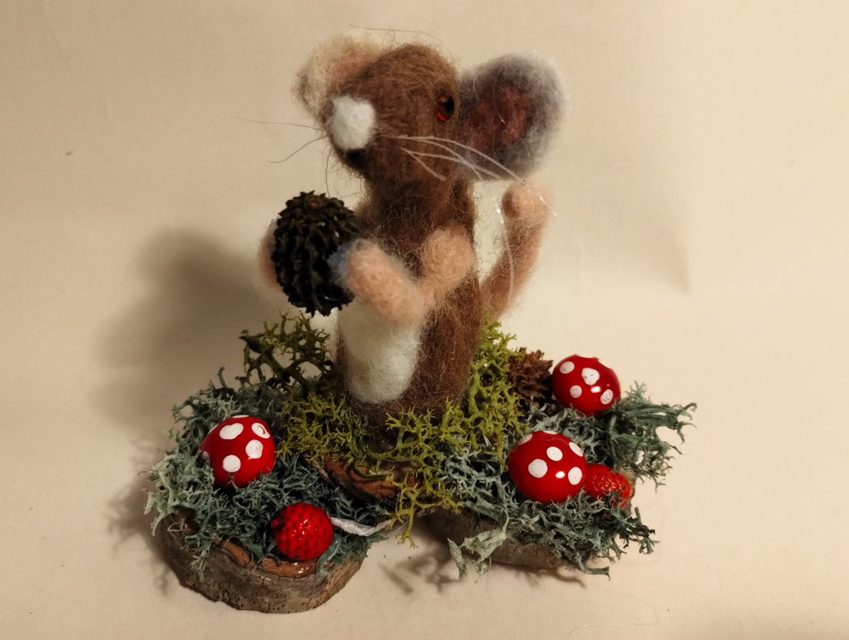 Ladyknowles's tweet photo. My lovely mam has a talent for needle felting and has very kindly created some items for my shop. Available to buy at:

https://t.co/1hTGEVMrMv

#needlemouse #needlefelting #crafting #etsyshop #handmade #handmadegift https://t.co/4wBLCQ9OXR