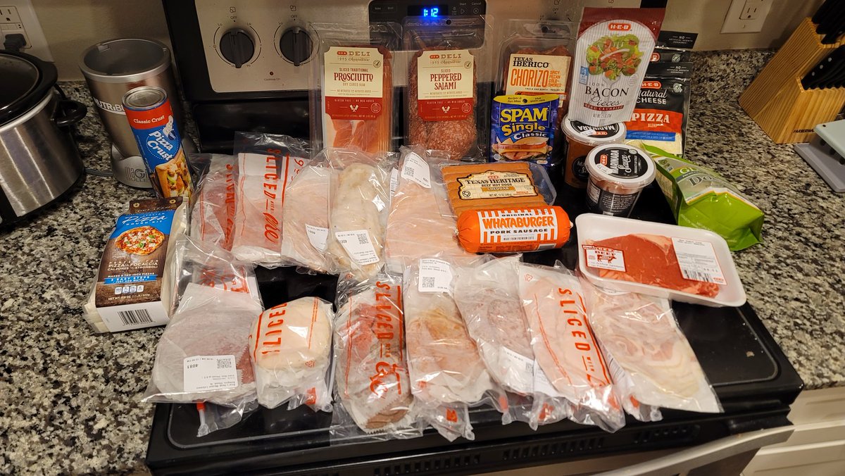 We making PIZZA!!! - 21 Meats!!
Twitch.tv/RTcastMichael 
7pm CT