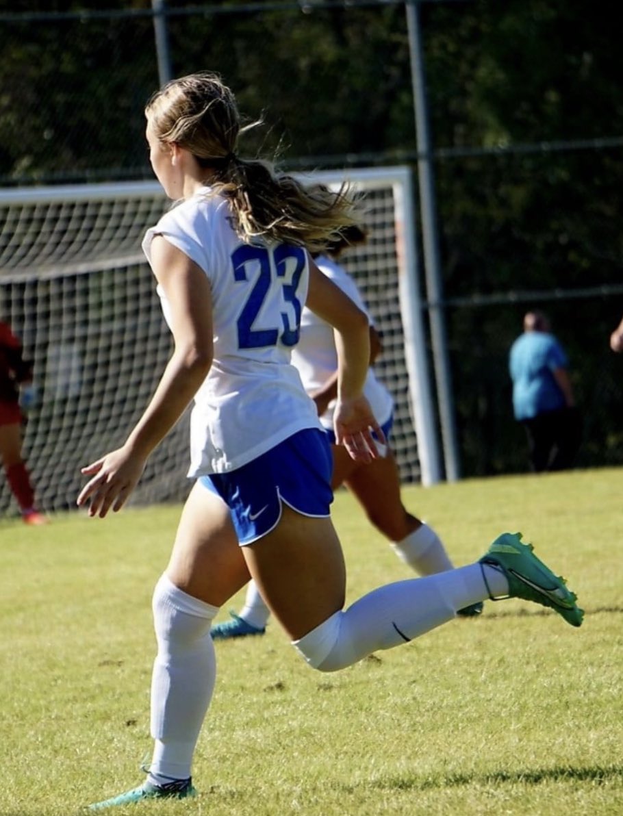 oliviaellison23's tweet photo. My favorite shot from my last match! Getting ready for a great season ahead, filled with work, fun, and perseverance. #relentless #surfsoccer https://t.co/etOUCkhHFh