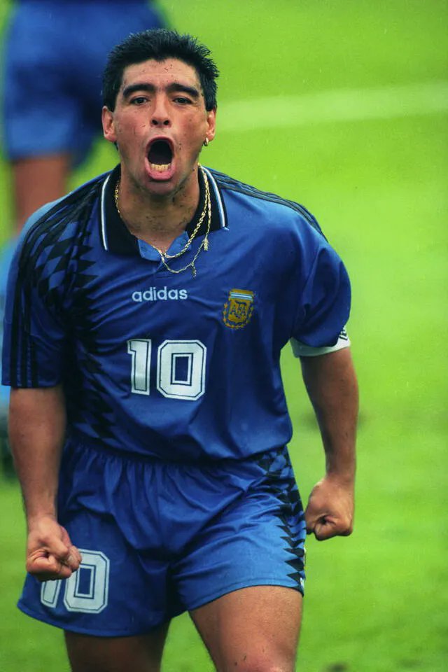 Maradona Retro PICS tweet media