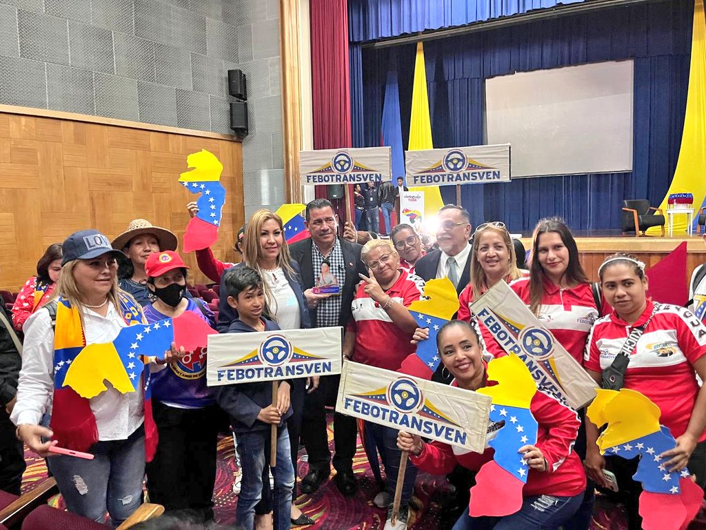 La presidenta del Movimiento de Mujeres Manuelita Sáenz expresó "Tenemos este #3Dic que salir en familia a defender la soberanía de Venezuela,por nuestras venas corre sangre de Libertadores ahora nos toca a nosotras y nosotros defender nuestra Patria."
#ElEsequiboX5EsVenezuela