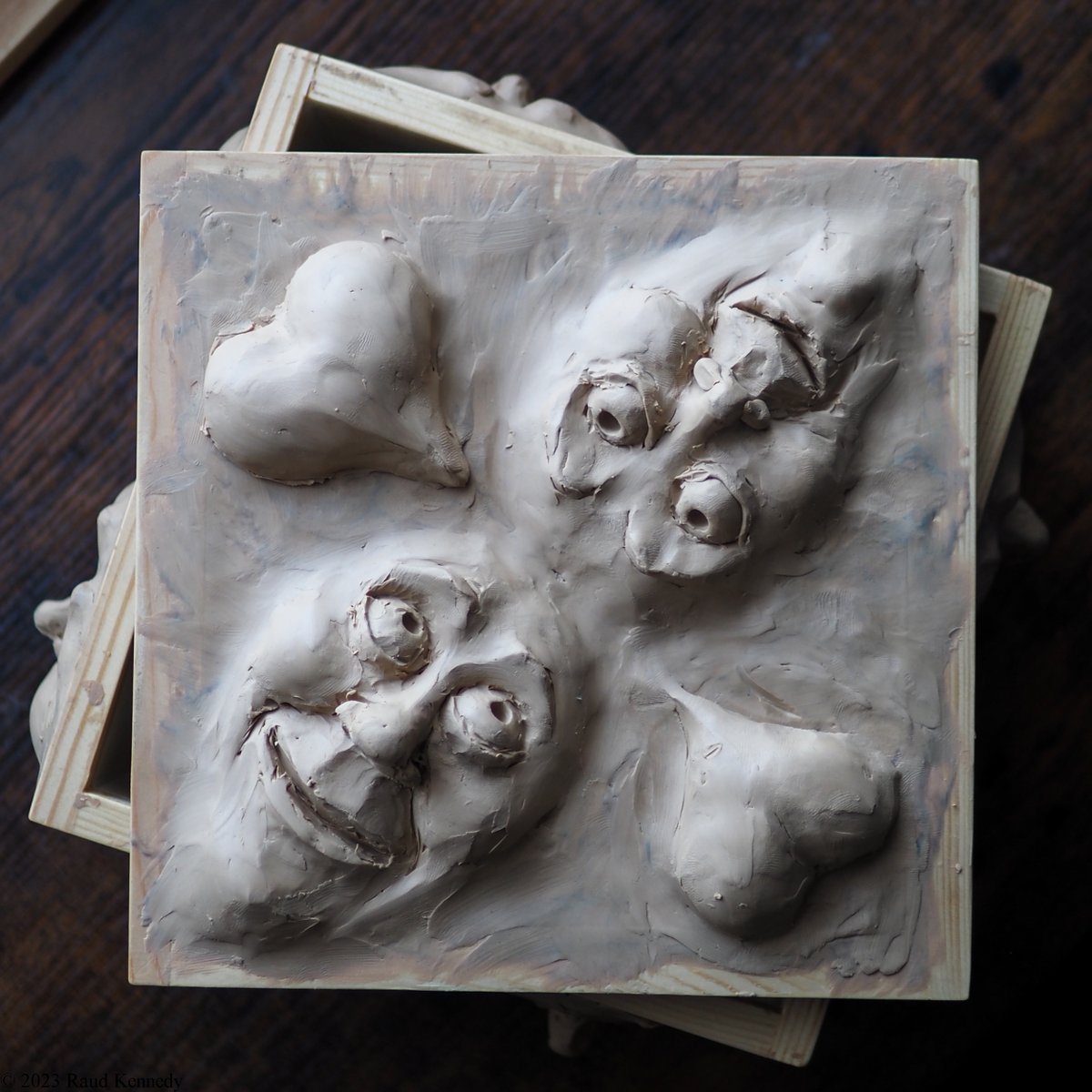 raudkennedy's tweet photo. I'm having a go at the lid. It's still rough but you get the idea. #art #sculpture #facebox #facesculpture #keepsakebox https://t.co/BD0eolQozm