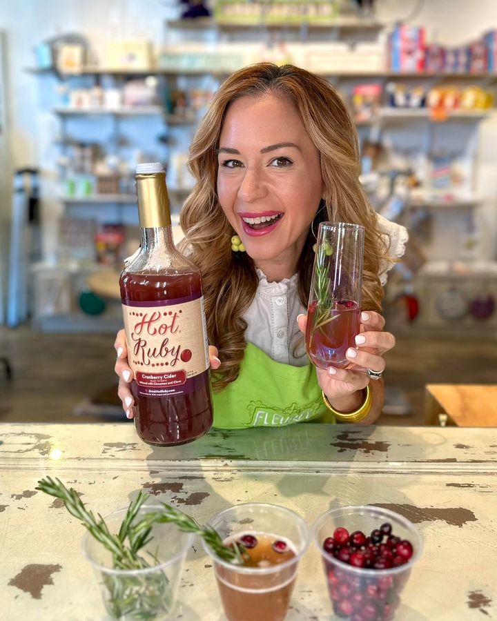 FleurtyGirl's tweet photo. Give your mimosas a holiday makeover with my favorite quick & yummy cocktail (or mocktail!) mix, Hot Ruby! ❤️ A little bubbly, a splash of Hot Ruby—and voila! A festive cranberry spritz. 🥂
https://t.co/ZNbpNCLwHt
#fleurtygirl #fleurtyfaves #hotruby #thanksgivingcocktails https://t.co/8XG7IFvJ62