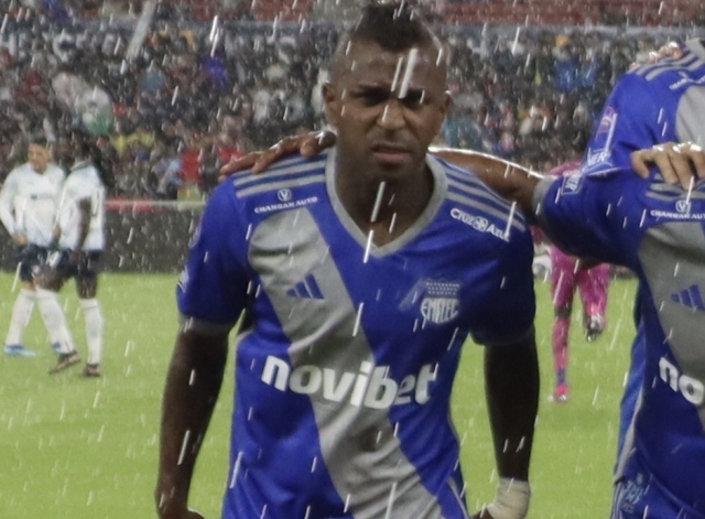 futbolecuador's tweet photo. 🎙️ INVEROSÍMIL: ¡#Pileggi dice que quien "despidió" a #MillerBolaños no es directivo de #Emelec! El presidente del Bombillo dejó sin efecto el anuncio público que dejaba fuera del equipo al Killer y a #BrayanAngulo 🔽 https://t.co/bRcXXXSSjQ https://t.co/0v3q3H3mOj