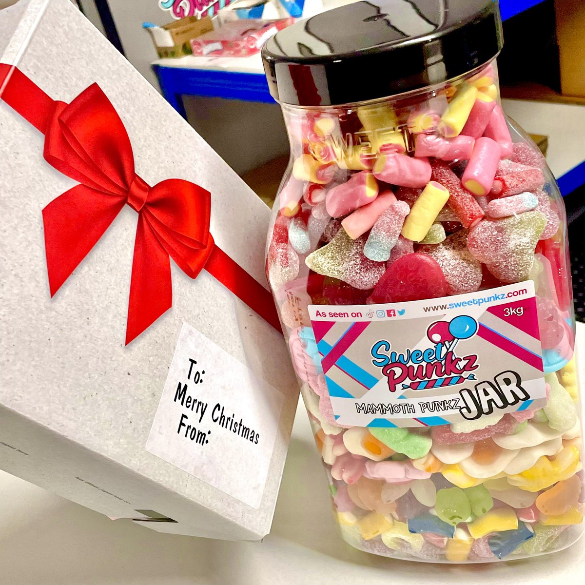 sweetpunkz's tweet photo. 🎄🎅🏻Another couple of newbies to the Range

- 3kg Create your Own Jar!
- Mystery Gift Boxes (£15 or £25)

Think gift, think SweetPunkz

https://t.co/HBhiAm4TFW

#sweets #gifts #giftideas #chirstmas #sweetjar #mysterybox #snacks #picknmix #pickandmix #candy https://t.co/5nx9isMXHG