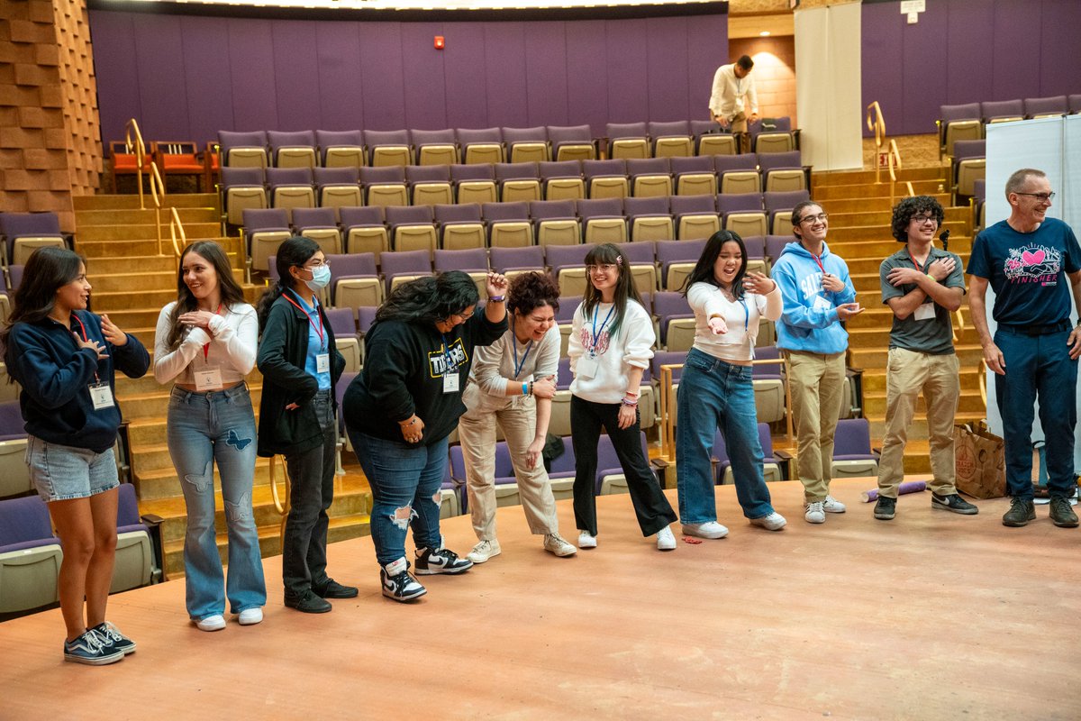 scholasOk's tweet photo. Community Motion - USA 🌐🤝

 Durante dos días, 70 jóvenes de 9 escuelas secundarias se unieron en Los Angeles, USA 🇺🇸 

🫂Juntos eligieron abordar las problemáticas de "Salud Mental” e “Inmigración" https://t.co/gAOflHgKFP