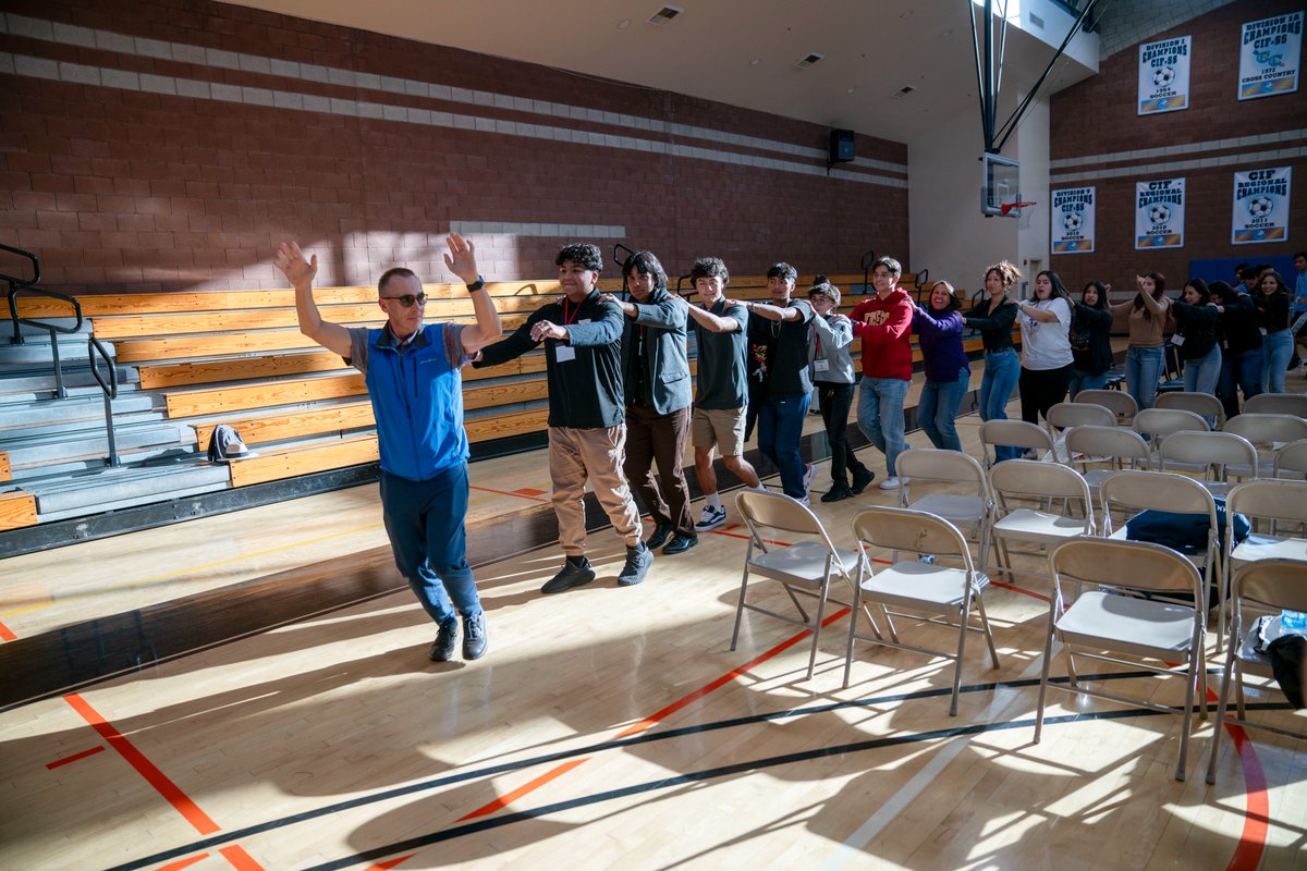 scholasOk's tweet photo. Community Motion - USA 🌐🤝

 Durante dos días, 70 jóvenes de 9 escuelas secundarias se unieron en Los Angeles, USA 🇺🇸 

🫂Juntos eligieron abordar las problemáticas de "Salud Mental” e “Inmigración" https://t.co/gAOflHgKFP