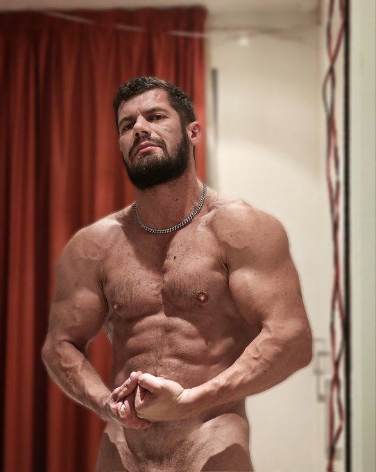 I think i m too fat😊 https://t.co/gYN7xM5UjK