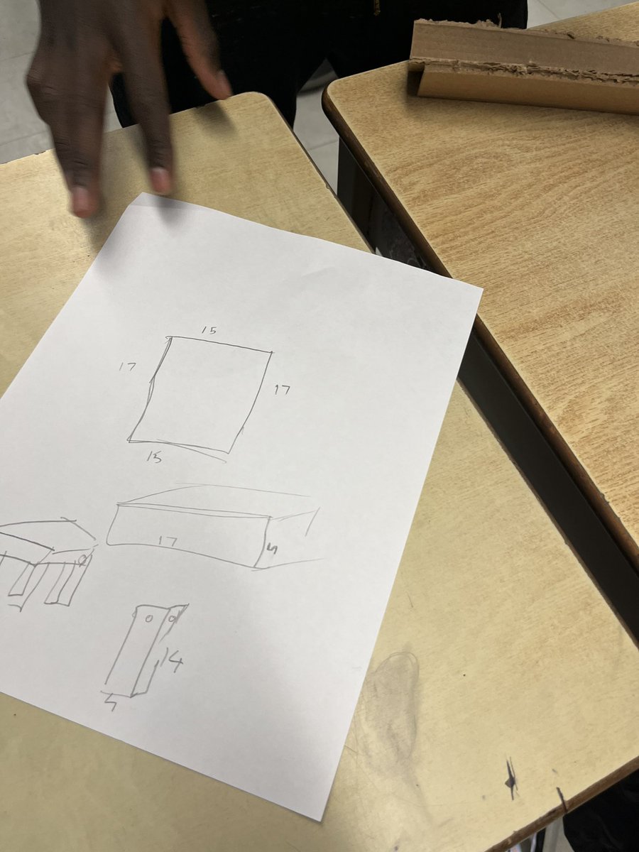 msclark_56's tweet photo. Day 3 of our stem skill building using the @Makedo tools to design and replicate. So many great conversations and observations. Next, we’ll debrief and talk about how we can create an elbow hinge @TVDSB_STEM #stemskills #grade78  #makedo @MrCookEdu @KnollwoodPark1 https://t.co/UZPqgPoM7h