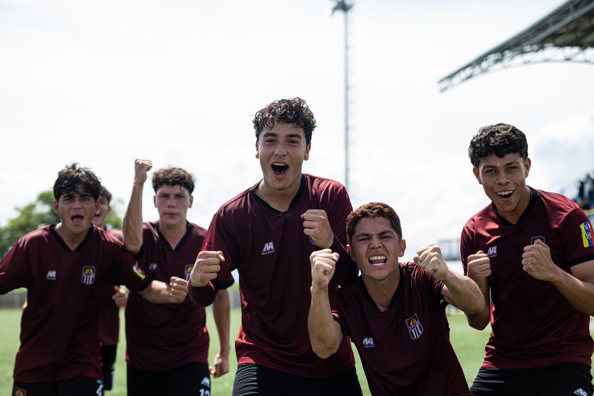 fabricagranate's tweet photo. Empezamos la semana así de contentos, porque…

¡Este equipo se va a Octavos! 😎🔥

SUB-18
#CorazonGranate 🇱🇻 
#LigaFUTVEJunior 🏆 https://t.co/zTEXhXQtv4