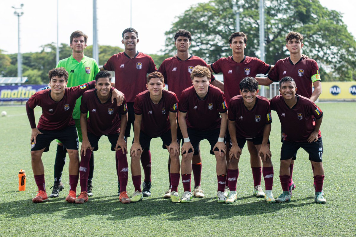 fabricagranate's tweet photo. Empezamos la semana así de contentos, porque…

¡Este equipo se va a Octavos! 😎🔥

SUB-18
#CorazonGranate 🇱🇻 
#LigaFUTVEJunior 🏆 https://t.co/zTEXhXQtv4