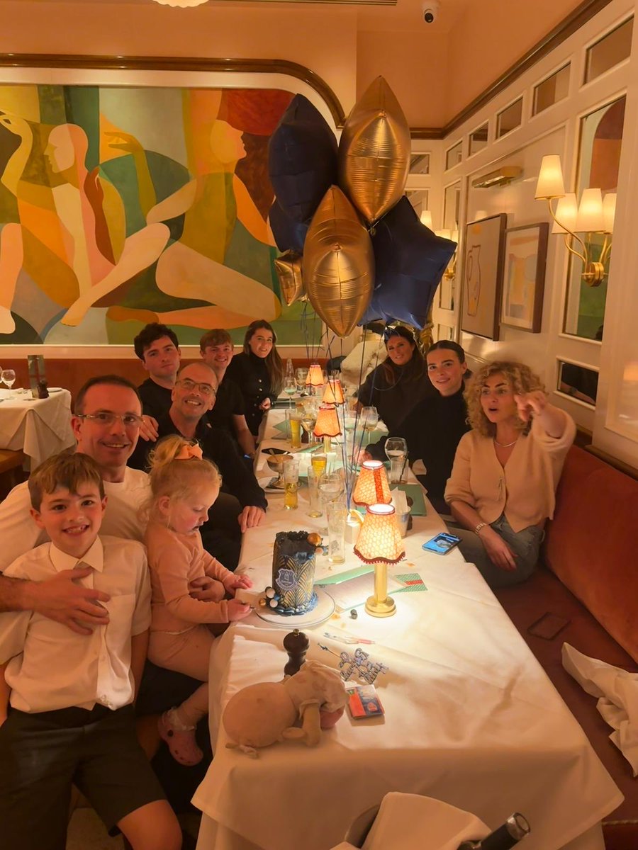 alan_boggo's tweet image. Lovely time with me fambo for r kids 50th just a warm up f Thursday 😎🍺🕺