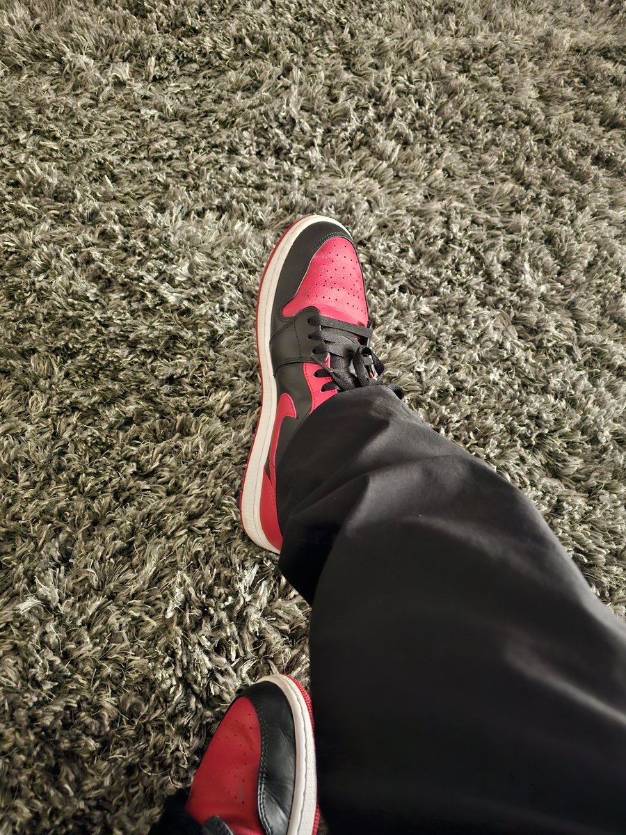 righthook85's tweet photo. @layla_jenner Wore the same Js today https://t.co/sy0JVaA0wu
