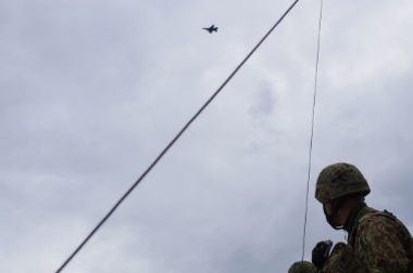 jgsdf_gcc_ardb's tweet image. 【05JX③Antisurface attack】
ARDB is participating the Exercise 05JX. Soldiers from the Fire leading company called for fire of JASDF F-2 and suppressed the operation area. They have improved the joint call for fire skills through these trainings.
#ARDB #JointeXercise #05JX