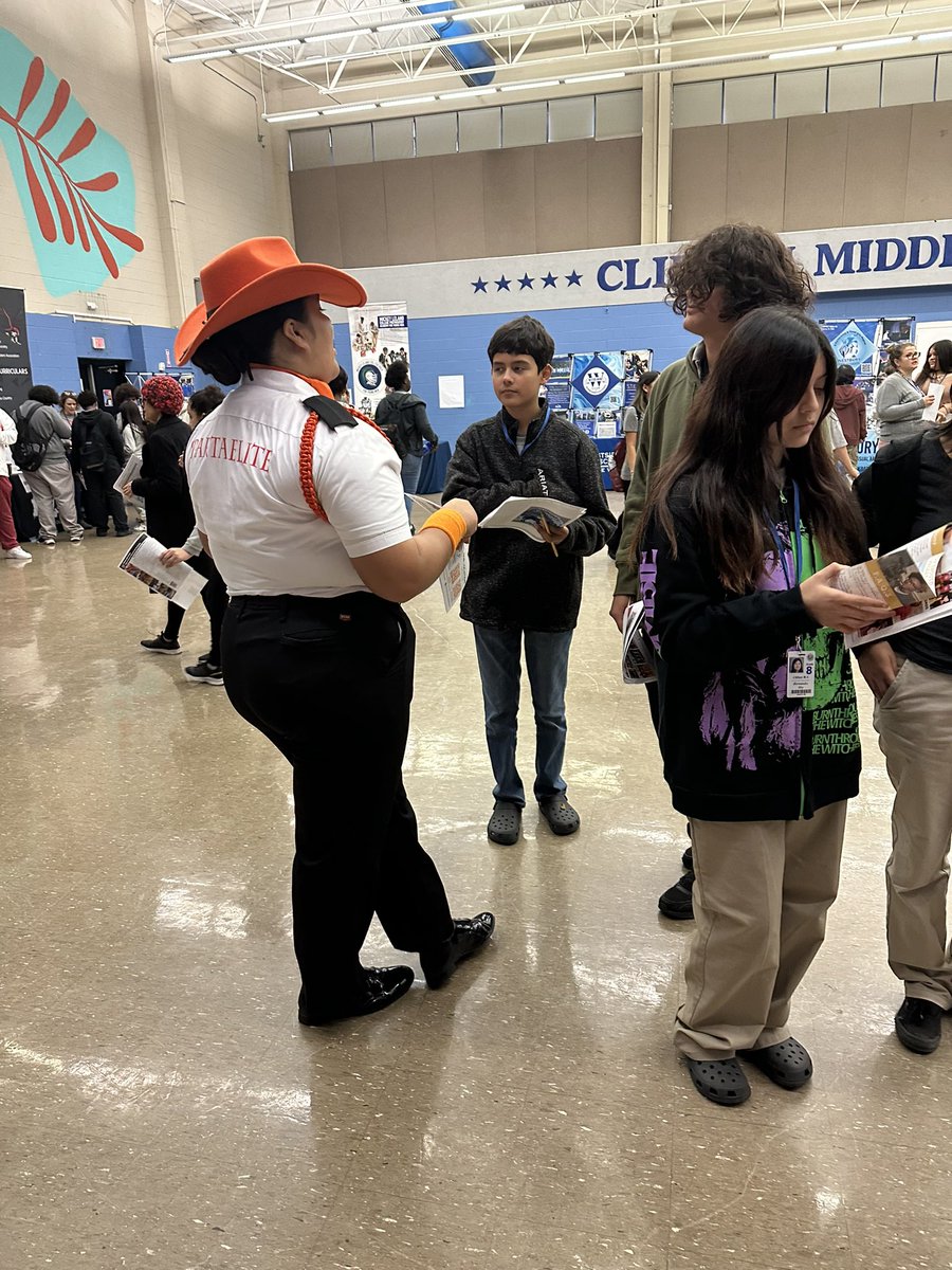 🌟 Our incredible magnet student ambassadors stole the show at the @HISDChoice middle school fairs! With unwavering Spartan spirit, they passionately shared why they 🧡 Scarborough, leaving a lasting impression on prospective students!
