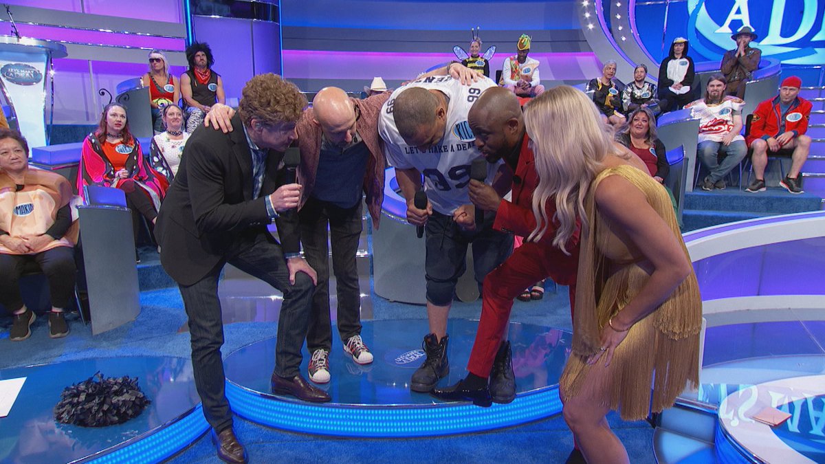 Time out! It's time to huddle up together and watch new episodes of #LMAD this week!🥳