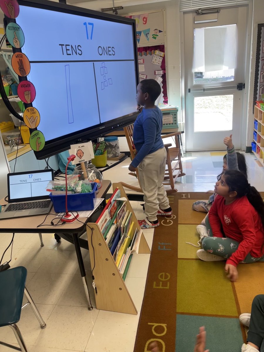 KellyBozza6's tweet photo. Amazing Things happening in room 8, this brisk Monday morning!! #firstgradeallstars https://t.co/fTsheCvpP2