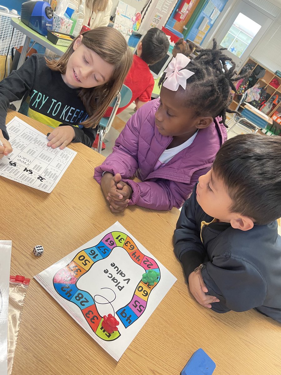 KellyBozza6's tweet photo. Amazing Things happening in room 8, this brisk Monday morning!! #firstgradeallstars https://t.co/fTsheCvpP2