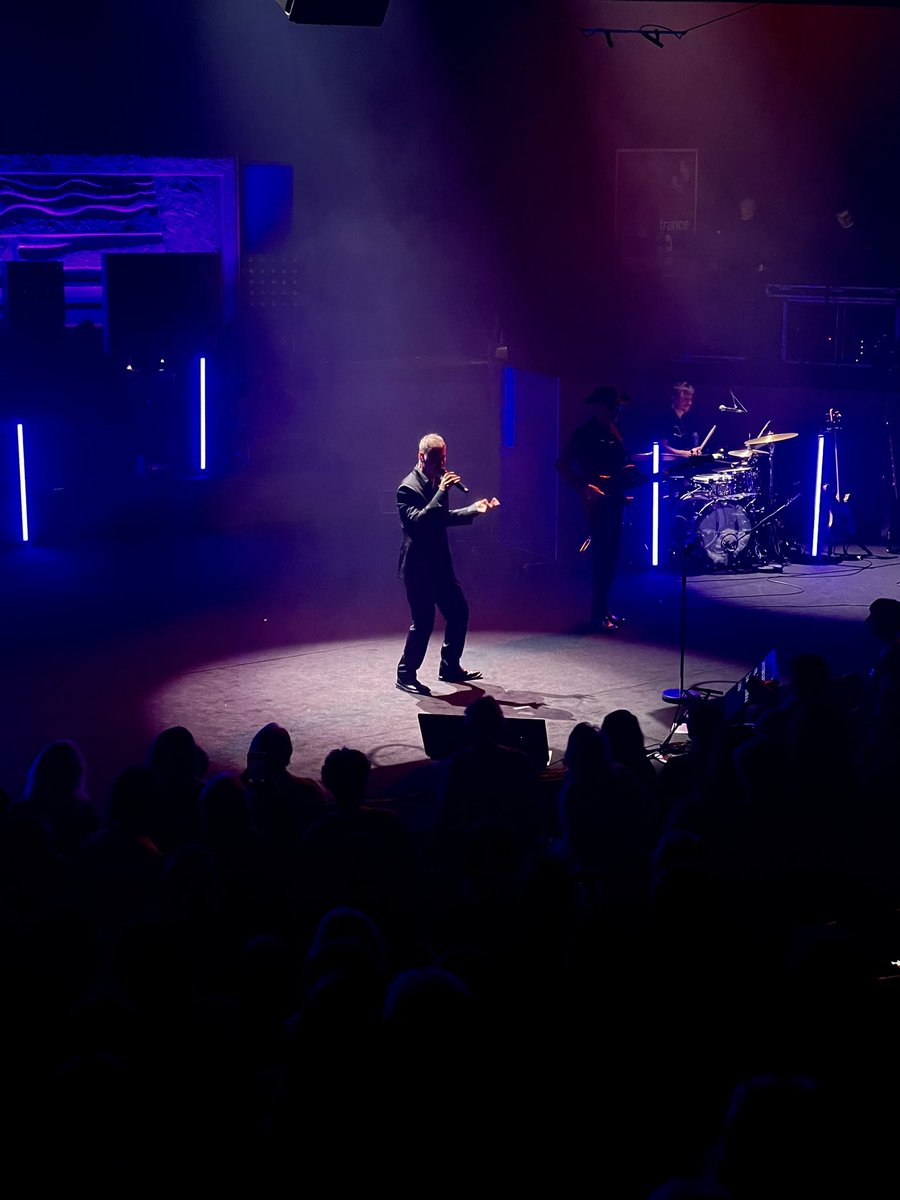 Splendide <a href="/etiennedaho/">Etienne Daho</a> ce soir en concert exclusif pour <a href="/franceinter/">France Inter</a> <a href="/Maisondelaradio/">Maison de la Radio et de la Musique</a>  et bientôt diffusé sur nos ondes <a href="/JocelynInter/">Jocelyn Perrotin</a> <a href="/AdeleVanReeth/">Adèle Van Reeth</a> <a href="/LabelBarclay/">Label Barclay</a>