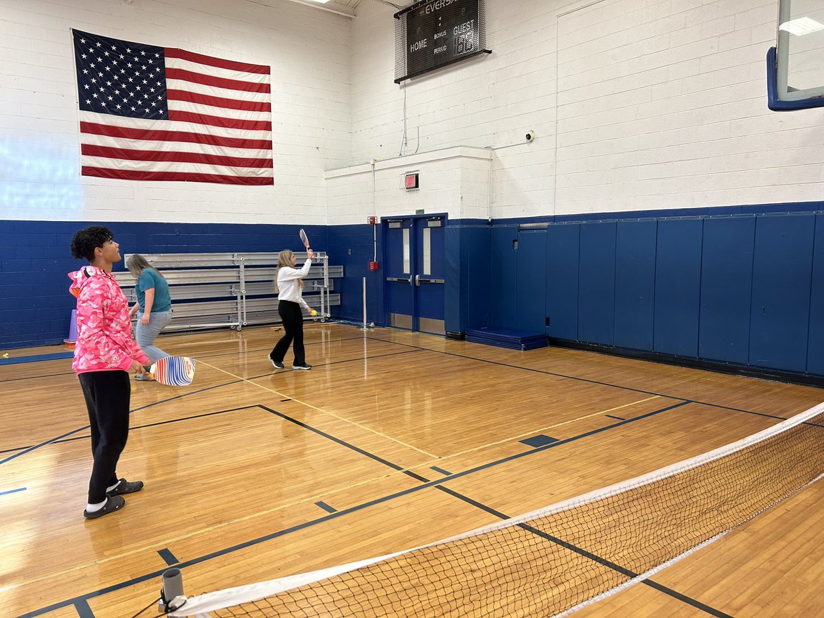 Arrington_PE's tweet photo. Coaches, Evan, Eli, and CJ coaching up there #pickleball teams and showing them the drills they had come up with. #GenZPE #sportedmodel #SecPhysEd @awheeler_wheels @mcpsMCHS @MCPSk12 #PhysEd #studentchoice https://t.co/4CHzqGRYCv