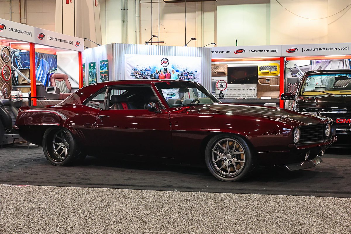 ForgelineWheels's tweet photo. Delicious. #FinaleSpeed brought a tasty dish to @SEMASHOW with its #carbonfiber-bodied #Chevy #Camaro on #forgeline #VX3C! https://t.co/KvAfqjbMHc https://t.co/rdT5QVSgm5