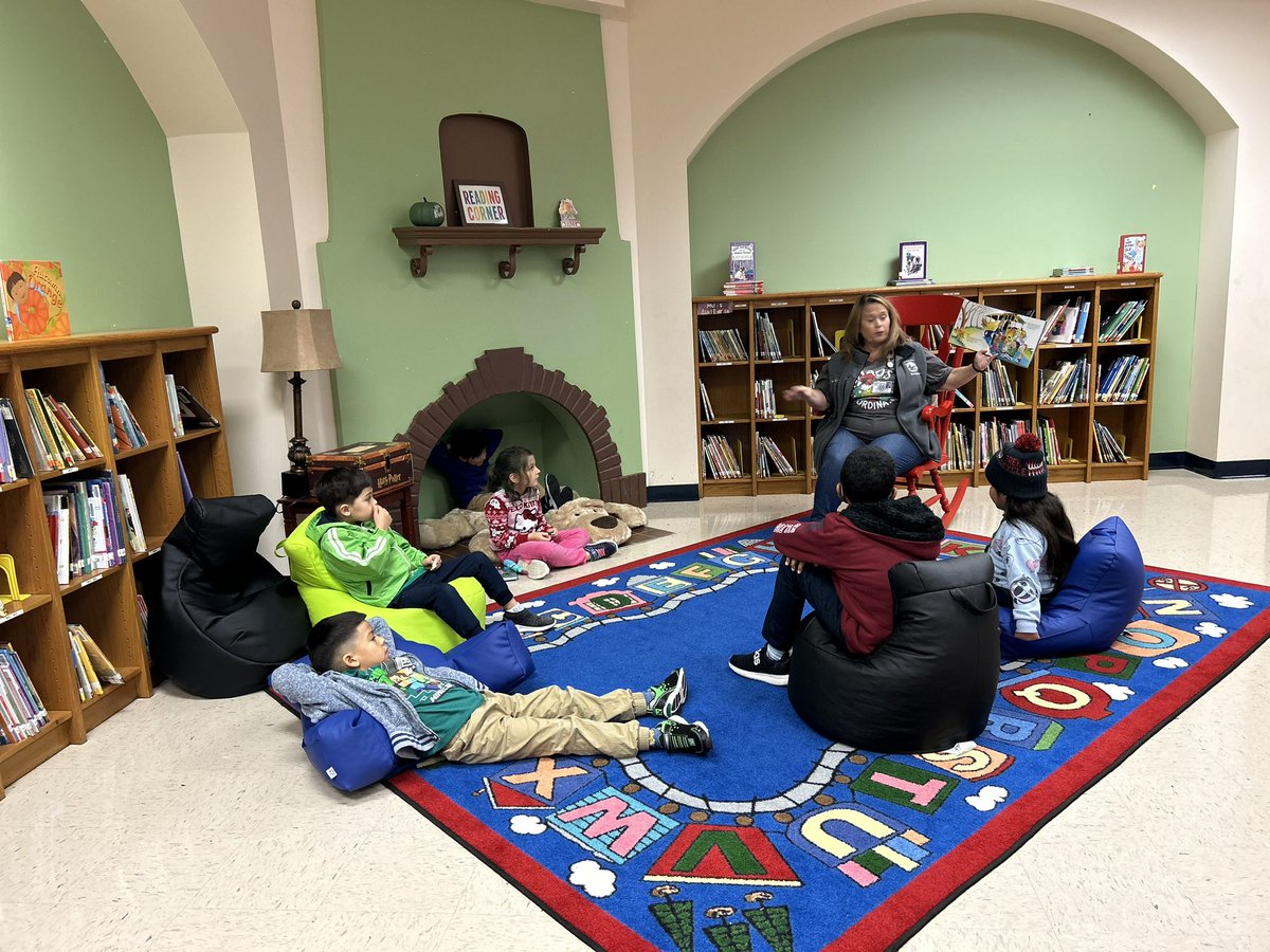 Lantrip_Library's tweet photo. We kicked off our week with Story Time with  Principal Schwer- ‘Twas the Night Before Thanksgiving. Our students gobbled like turkeys and shared why they are thankful.  @HISDLibraryServ @lantrip_hisd @RhondaSchwer https://t.co/sM230bflX8