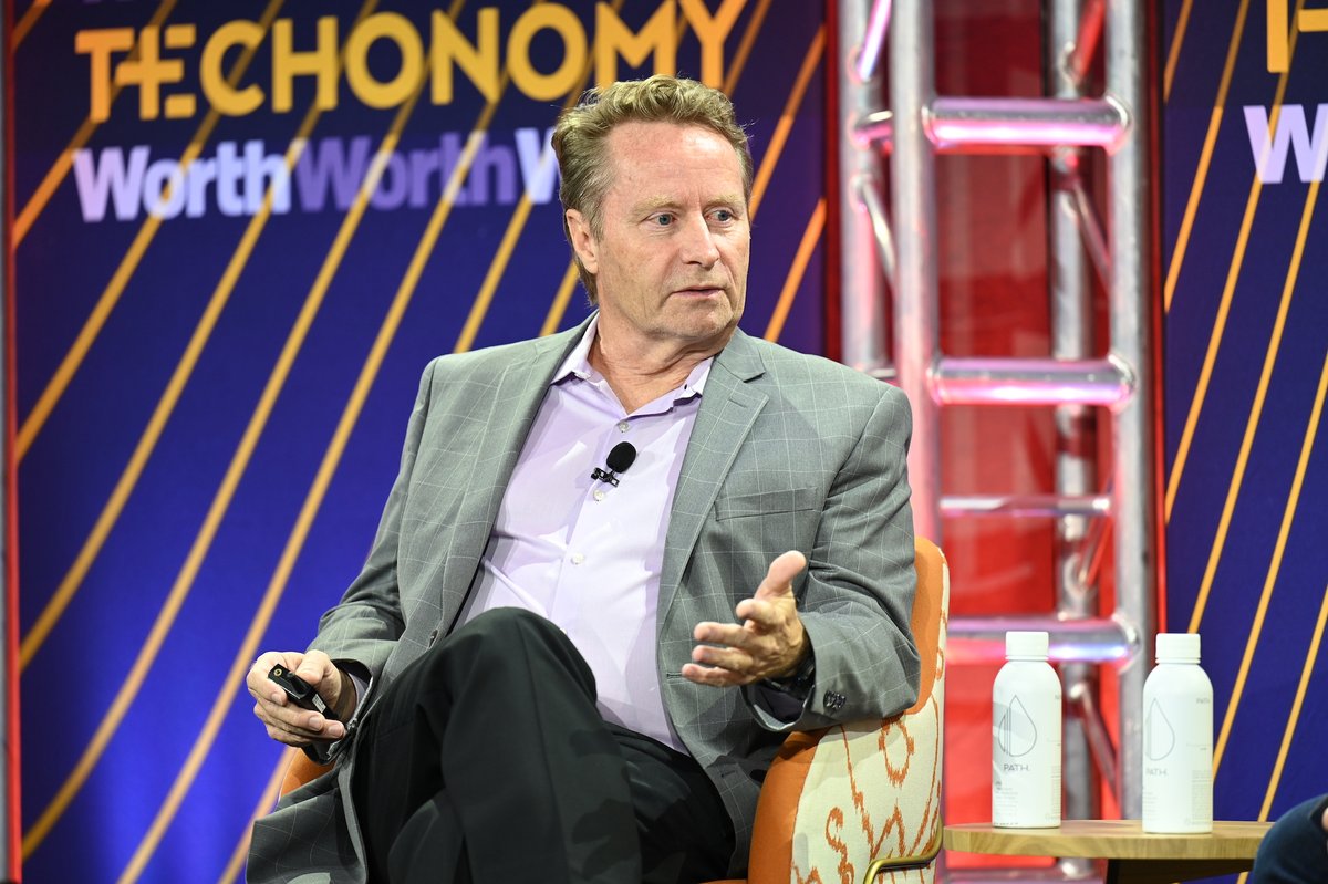 techonomy's tweet image. Gary Anderson (@_GuideWell) spoke with Juan Santos (@TavistockDevCo) about how AI can create better care and better experiences in healthcare. #Techonomy23