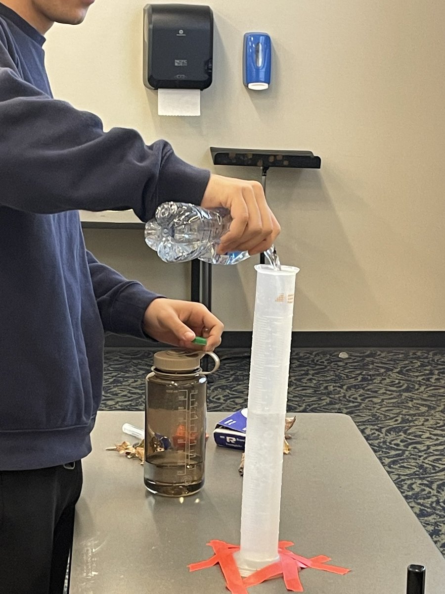 Students in ANT 302 Primate Behavior showing off their innovative primate skills on a peanut retrieval task @AnthroEmory @EmoryUniversity . The rules were 1) use any materials found in the classroom and 2) no lifting the cylinder from the table #primatecognition