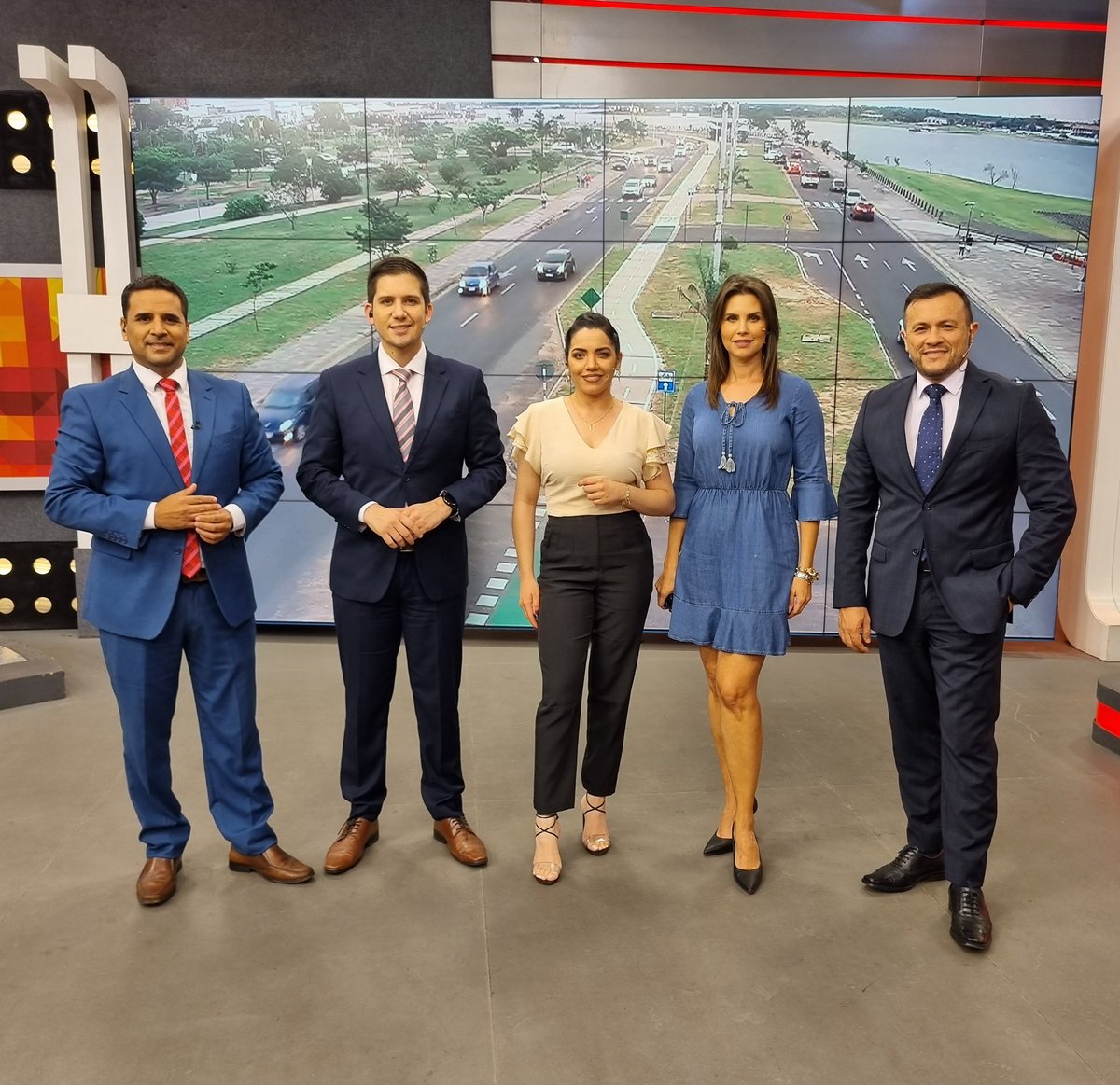 ¡Estamos AL AIRE desde el noticiero #24HorasSNT!  📺🤩

👉 Con la conducción de <a href="/alexaveiro1912/">Alexis Aveiro</a>, @juanctpy, <a href="/juditday/">Judit Colecza</a>, <a href="/MercedesSNT/">Mercedes Almada</a> y <a href="/AnibalEspinola1/">Anibal Espinola</a> te contamos todas las noticias de la jornada.

¡Acompáñanos! 😊