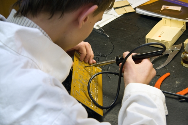 🗓️ 15 de Noviembre
✅ Día de la Educación Técnica

SUETRA saluda a todos los protagonistas del mundo de la educación técnica

👩‍🔧👨‍🔧👩‍💻👨‍💻