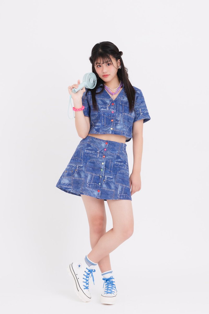 yuurin4127's tweet photo. 夜中2時まで珍しく勉強、、、💦
リビングで勉強してるので
対角線上にこのパネル達がいますw
自分に見つめられてる図😁
今日も頑張る💪
#jc2
#期末
#大ピンチ
#巨大パネル
#記念
#ivycollection https://t.co/fjbAKE9FFm