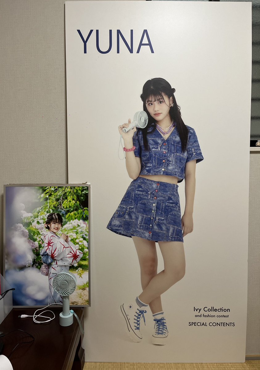 yuurin4127's tweet photo. 夜中2時まで珍しく勉強、、、💦
リビングで勉強してるので
対角線上にこのパネル達がいますw
自分に見つめられてる図😁
今日も頑張る💪
#jc2
#期末
#大ピンチ
#巨大パネル
#記念
#ivycollection https://t.co/fjbAKE9FFm