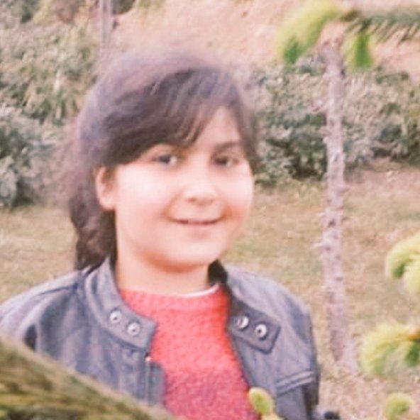 Rabia Nazımızın da hayalleri vardı Gençlik hayalleri vardı çaldılar tüm hayellerini soldurdular gonca gülümüzü
Şimdi o hep 
11 yaşında 
#yaschallenge