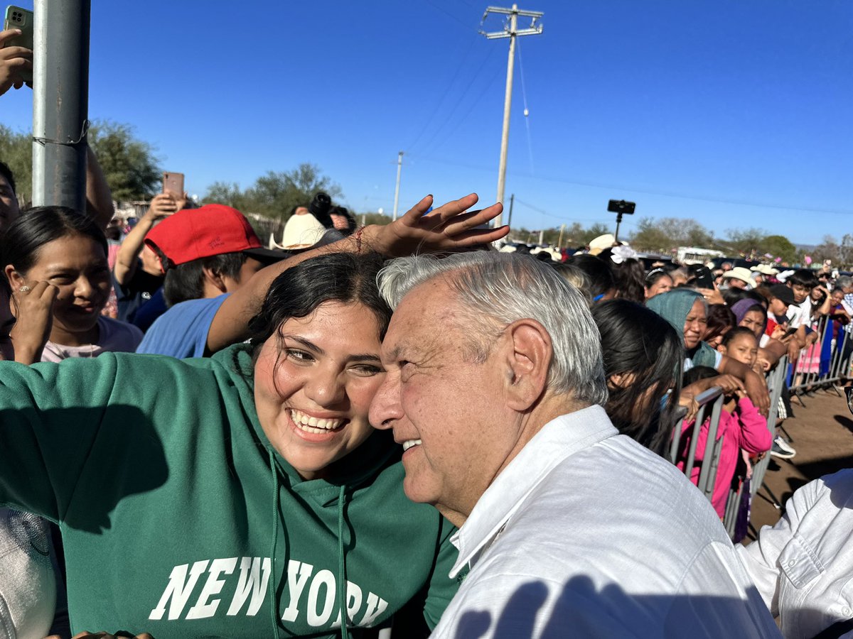indraelephant8's tweet image. Antes @EPN y @FelipeCalderon pasaban sus cumpleaños en el extranjero con su círculo más cercano, alejados del pueblo. En cambio hoy, tenemos un presidente que decide celebrar su cumpleaños 70 con el pueblo Yaqui. 

#AMLOFest #AMLOElMejorPresidenteDelMundo #TenemosPresidente #4T