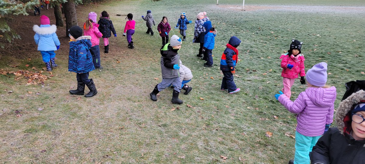 KindertownJS1's tweet photo. We cleaned the school yard for World Kindness Day #lukocsb https://t.co/uQPIsFq4cP