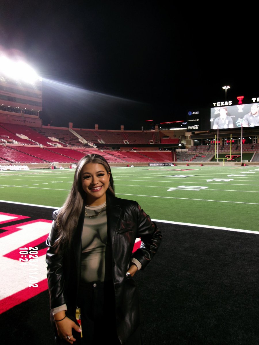 Lost game day flicks 🏈🐸💜