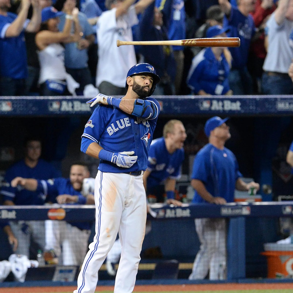 You've heard of The Bautista Bat Flip... we now give you 👉 The Fernandez Racket Flip Vous avez entendu parler du 'Bat Flip' de Bautista... nous vous présentons maintenant 👉 le 'Racket Flip' de Fernandez @BlueJays | @leylahfernandez